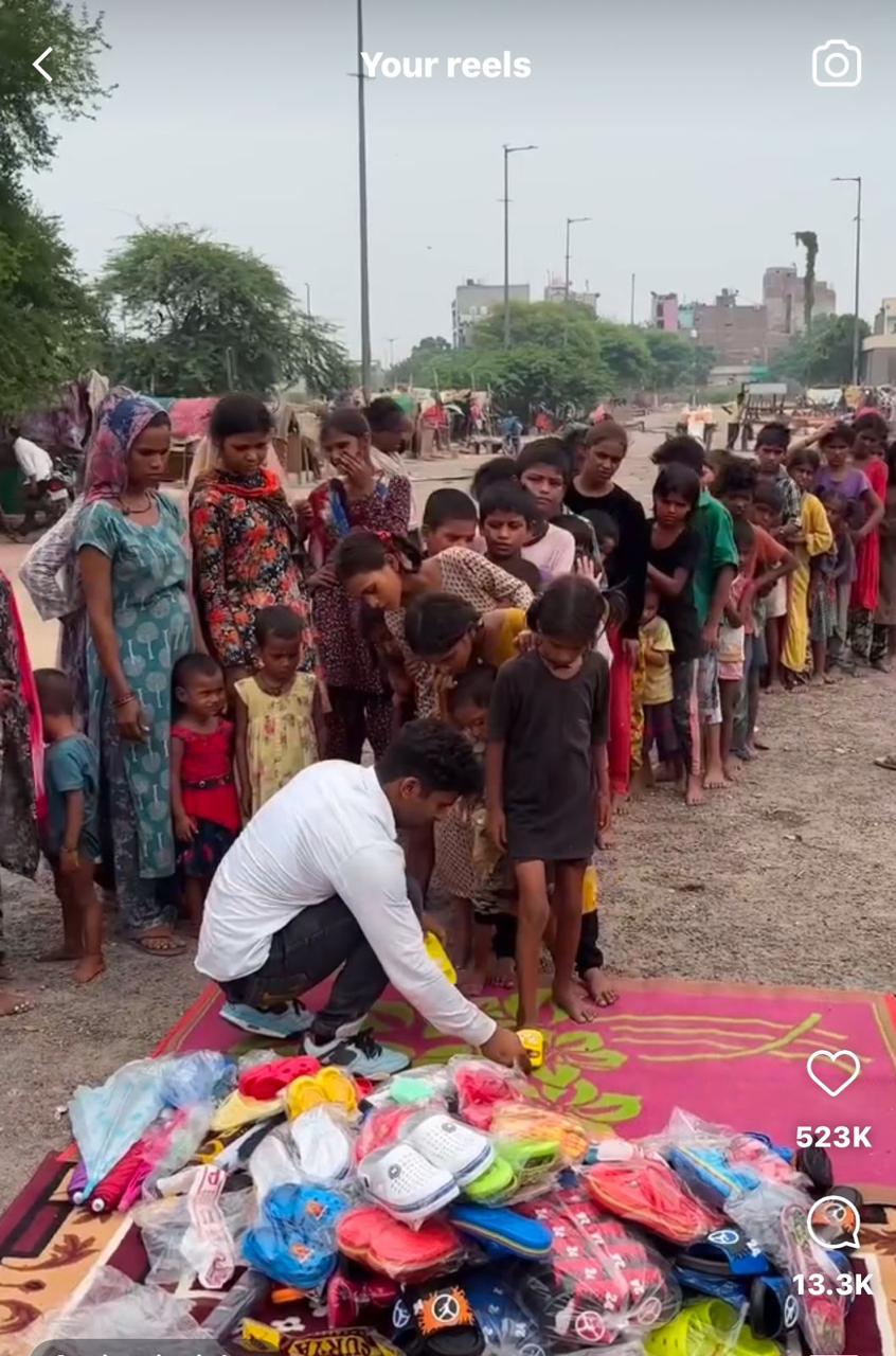 बच्चों तक मदद के पल